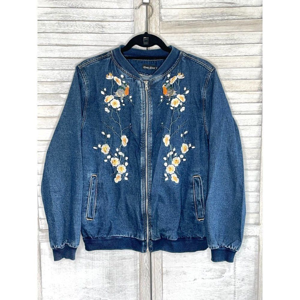 𝅺Denim Jacket with Embroidered Flowers & Birds Dor Dor Couture Size Medium